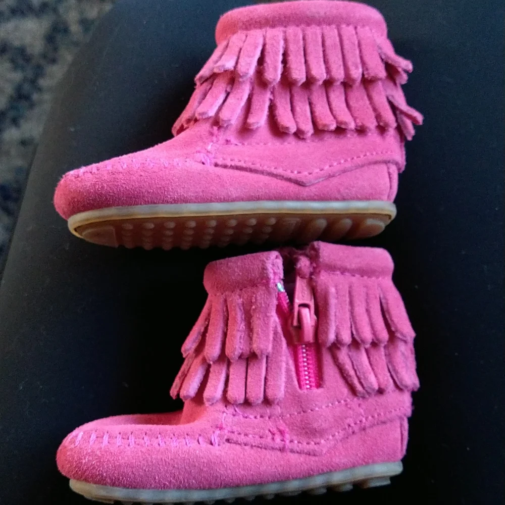 Minnetonka double fringe side zip hard sole boot size 2